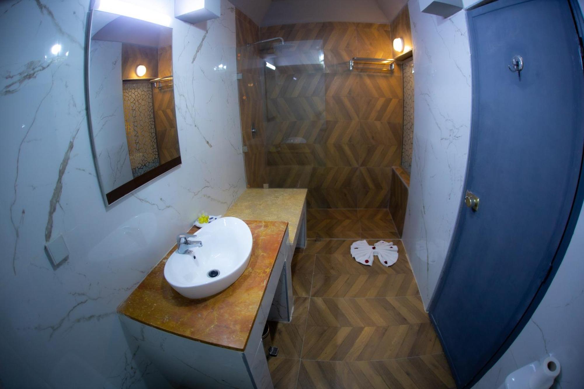 Rs Karam Palace Hotel