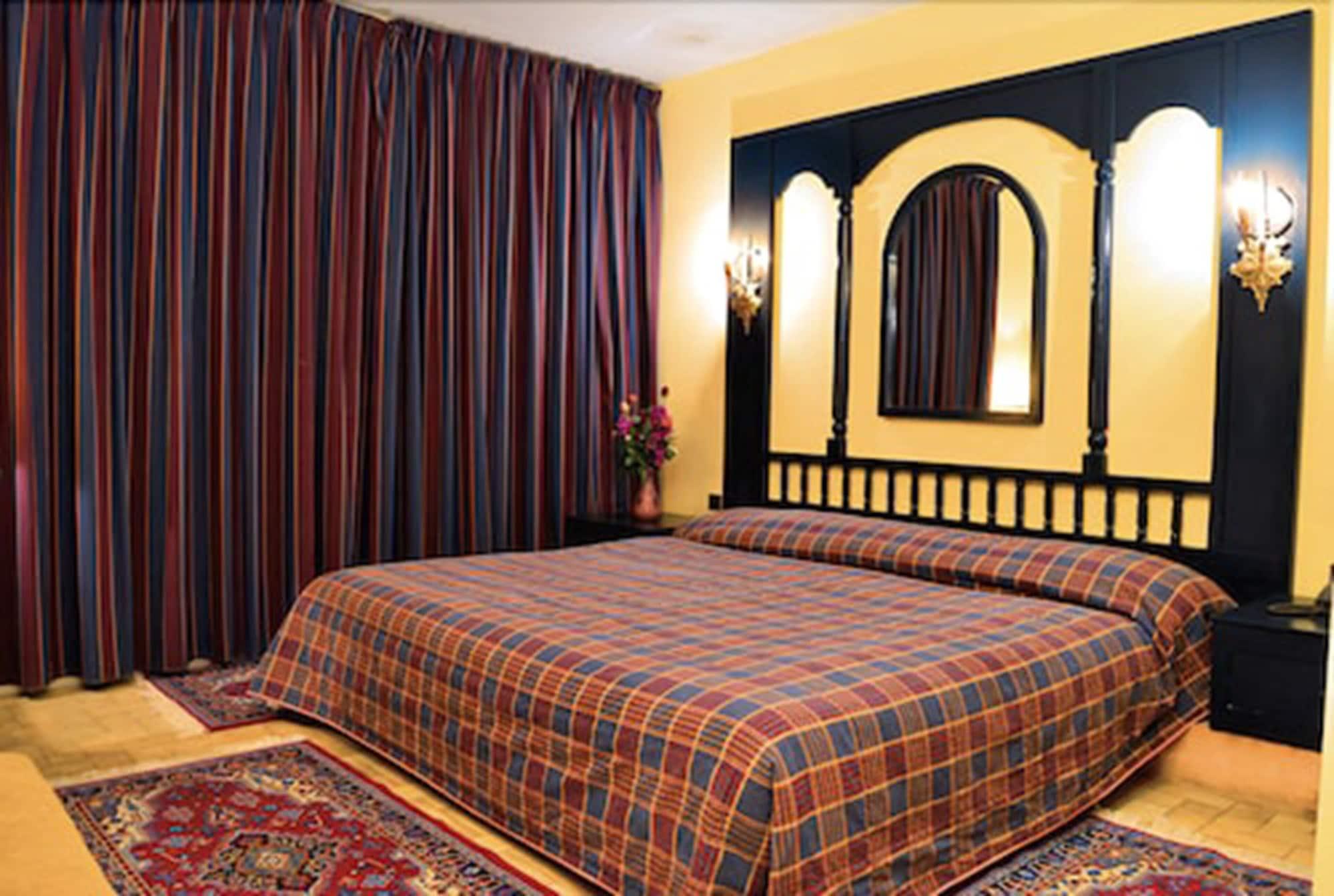 Rs Karam Palace Hotel 4*